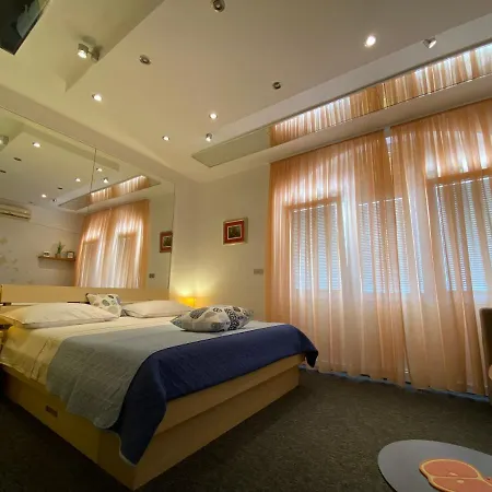 And Adria Apartment *