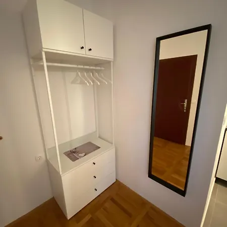 Apartment And Adria *